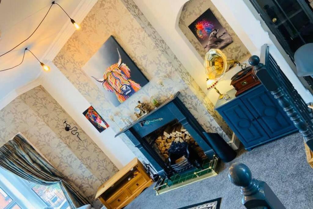 Quigley Buildings - Stylish Entire 2 Bed House Sleeps 5 Wigan - Private Garden - Free Parking - Wifi - Secure Garden Apartment ภายนอก รูปภาพ
