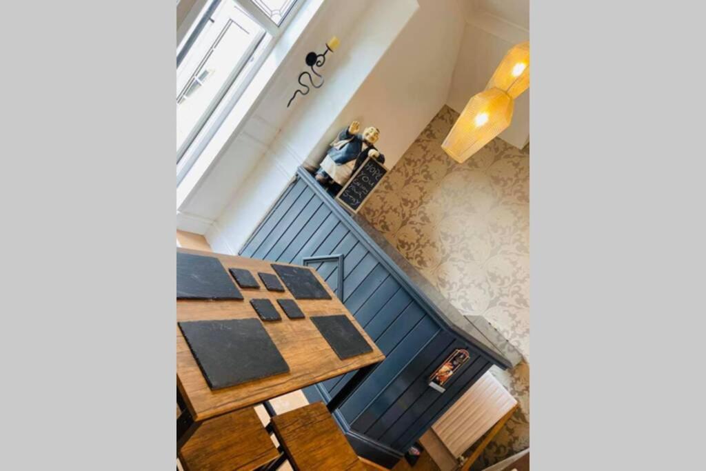 Quigley Buildings - Stylish Entire 2 Bed House Sleeps 5 Wigan - Private Garden - Free Parking - Wifi - Secure Garden Apartment ภายนอก รูปภาพ