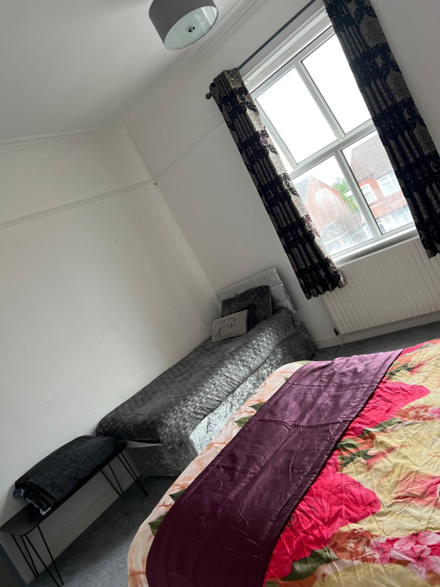 Quigley Buildings - Stylish Entire 2 Bed House Sleeps 5 Wigan - Private Garden - Free Parking - Wifi - Secure Garden Apartment ภายนอก รูปภาพ